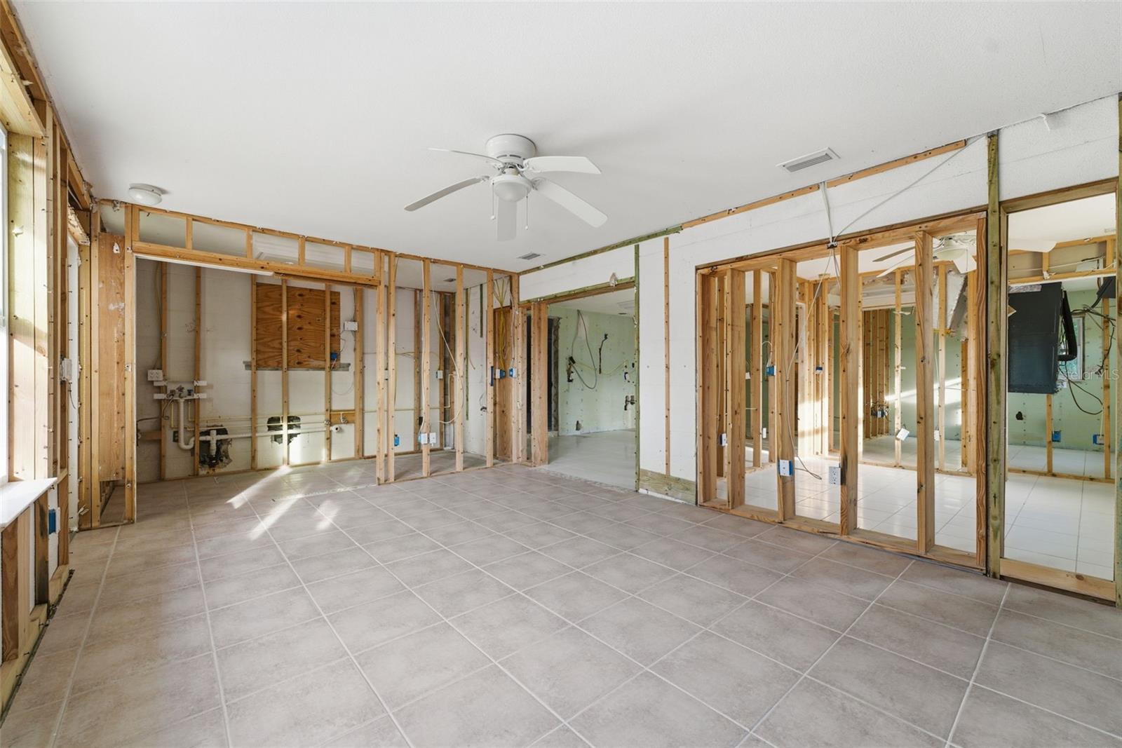 Listing photo id 27 for 1350 Holiday Drive