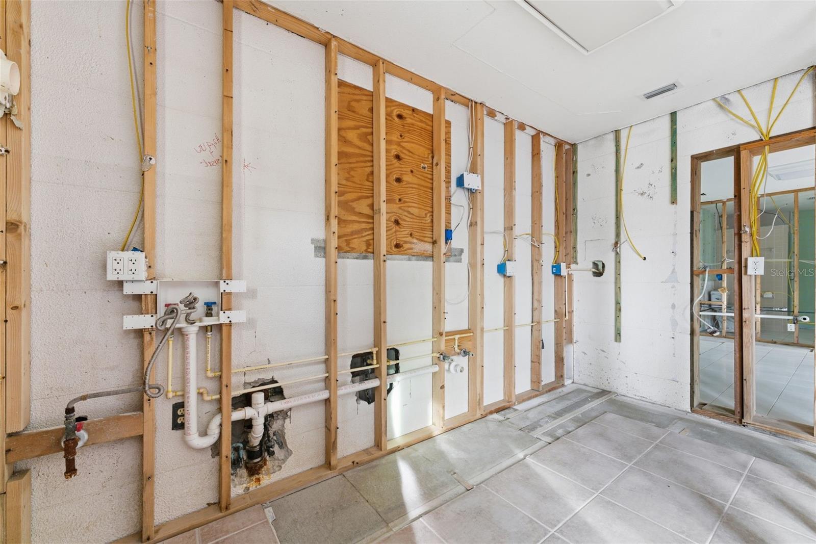 Listing photo id 28 for 1350 Holiday Drive