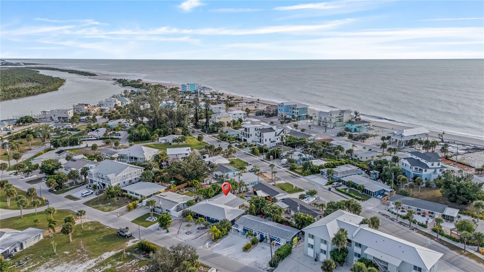 Listing photo id 2 for 1350 Holiday Drive