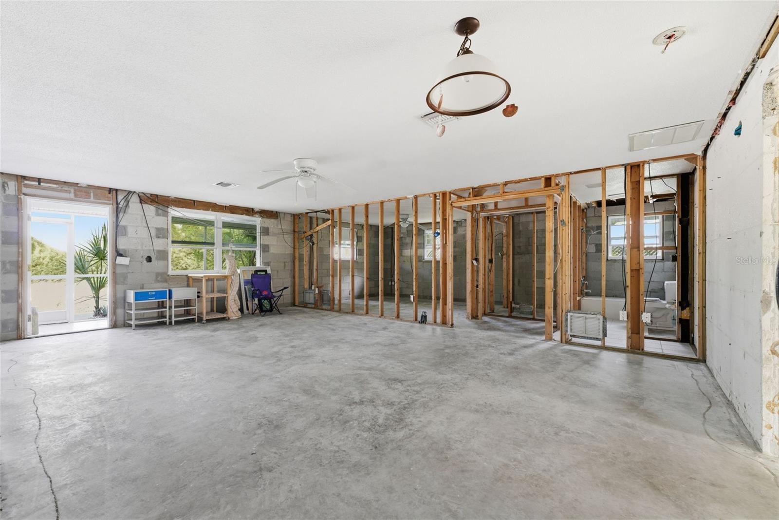 Listing photo id 6 for 1350 Holiday Drive