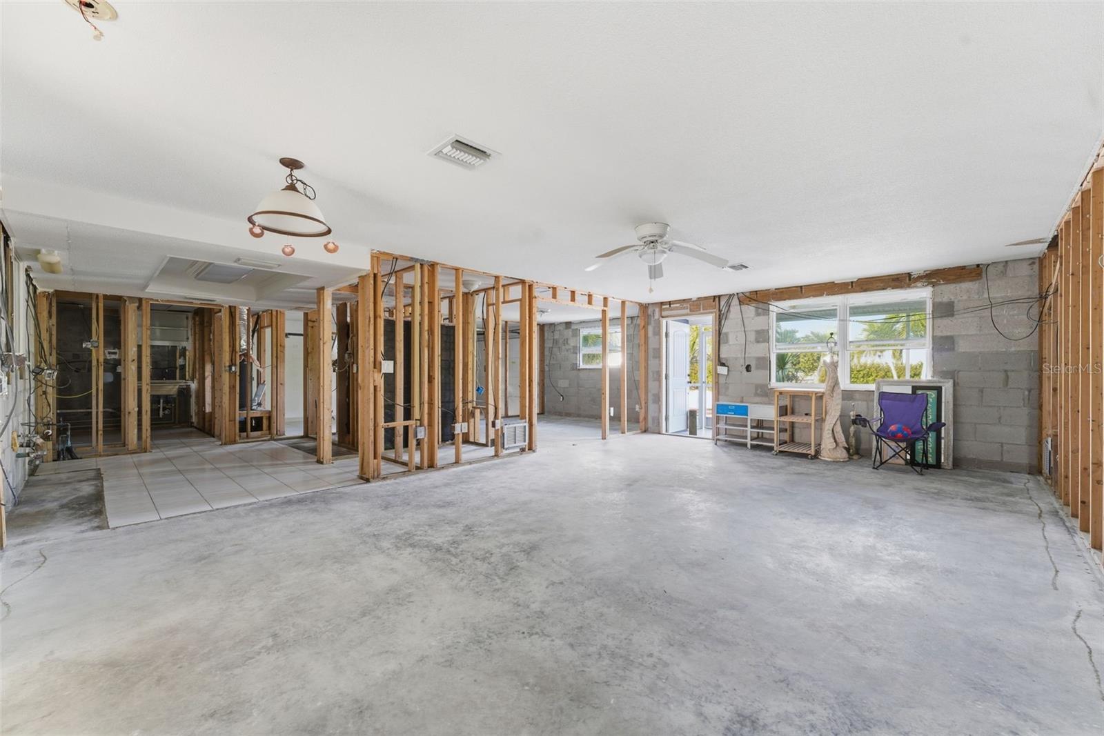 Listing photo id 7 for 1350 Holiday Drive