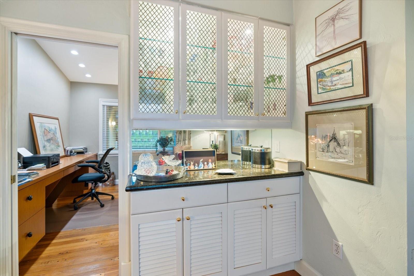 Image 16 of 47 For 601 Menendez Street