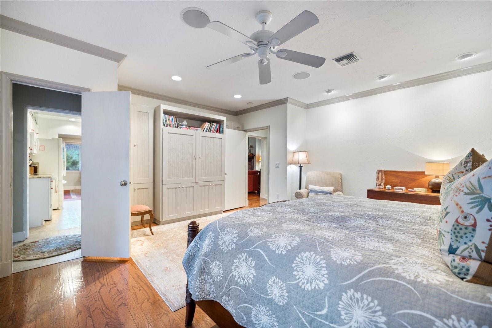 Image 18 of 47 For 601 Menendez Street