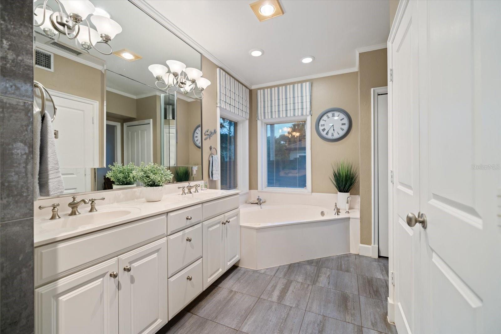 Image 20 of 47 For 601 Menendez Street