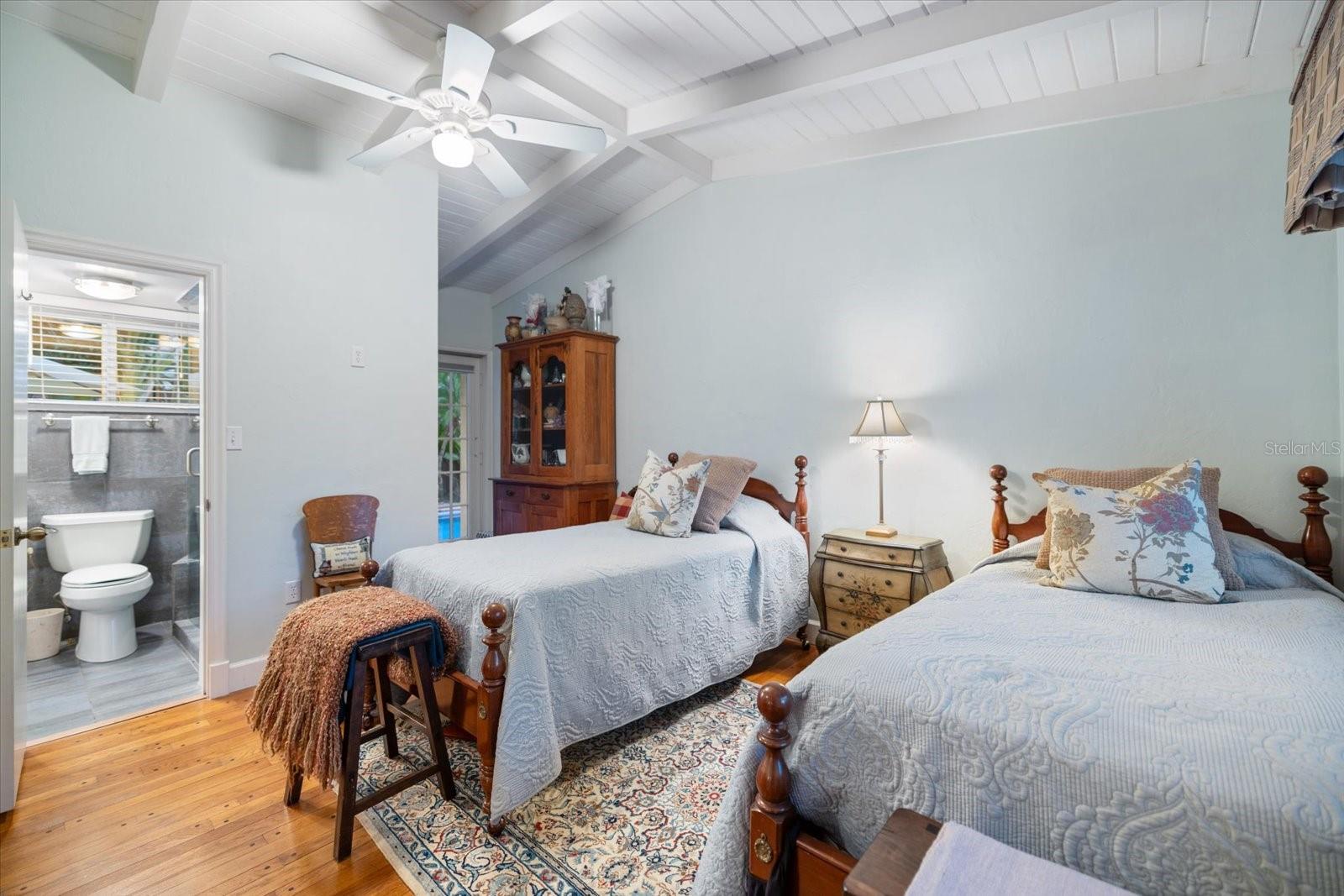 Image 22 of 47 For 601 Menendez Street