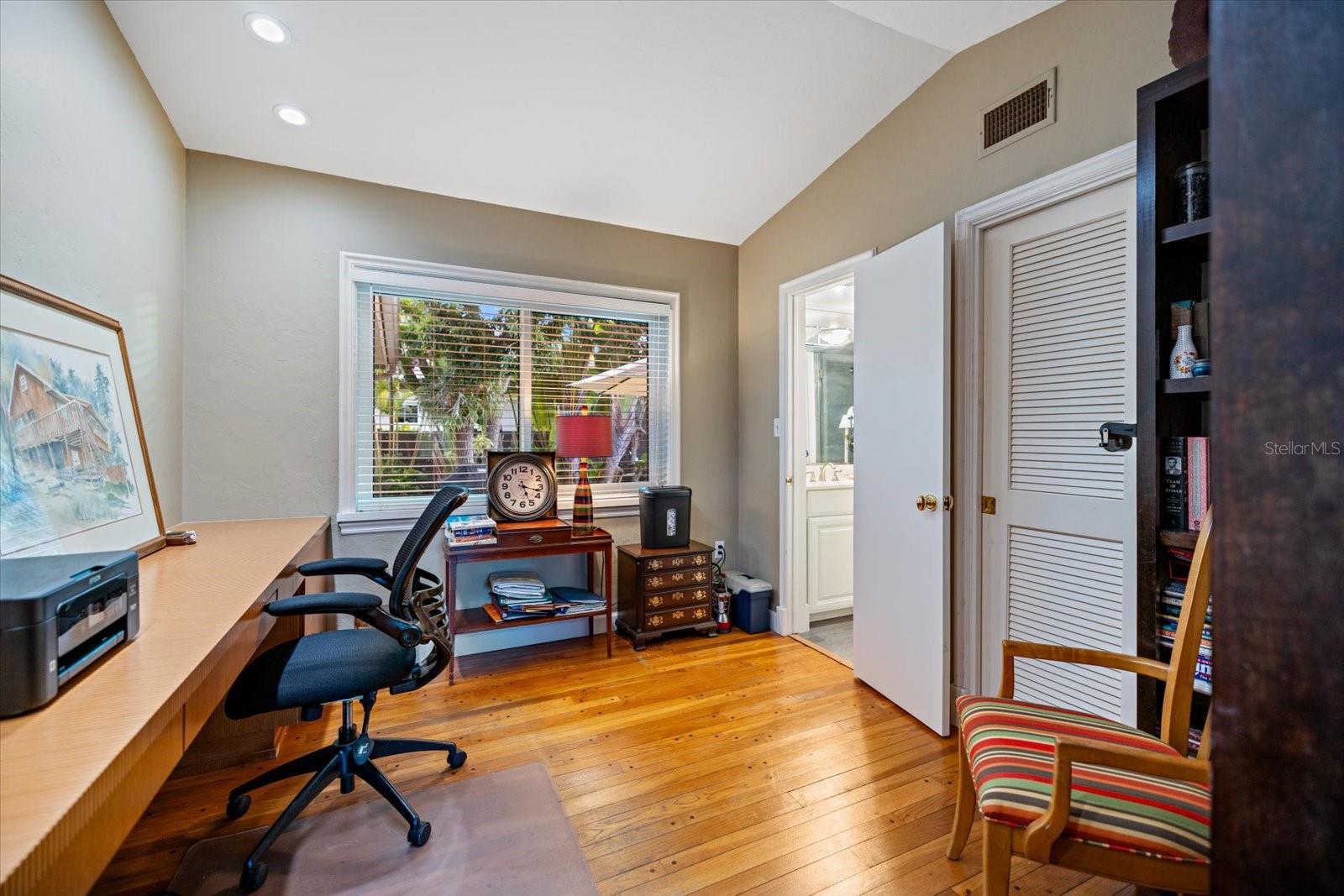 Image 26 of 47 For 601 Menendez Street