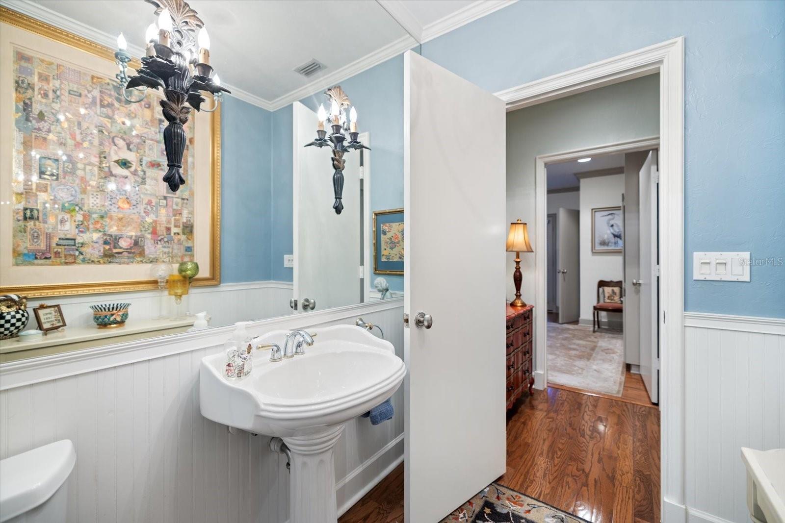 Image 29 of 47 For 601 Menendez Street