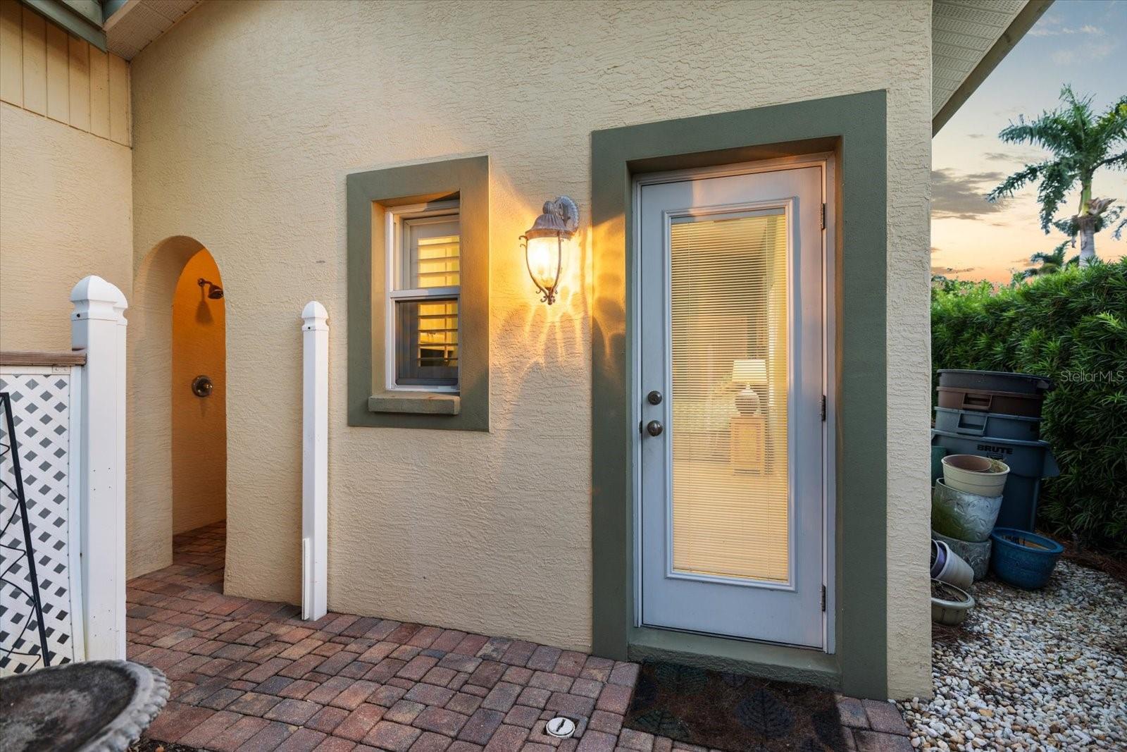 Image 30 of 47 For 601 Menendez Street