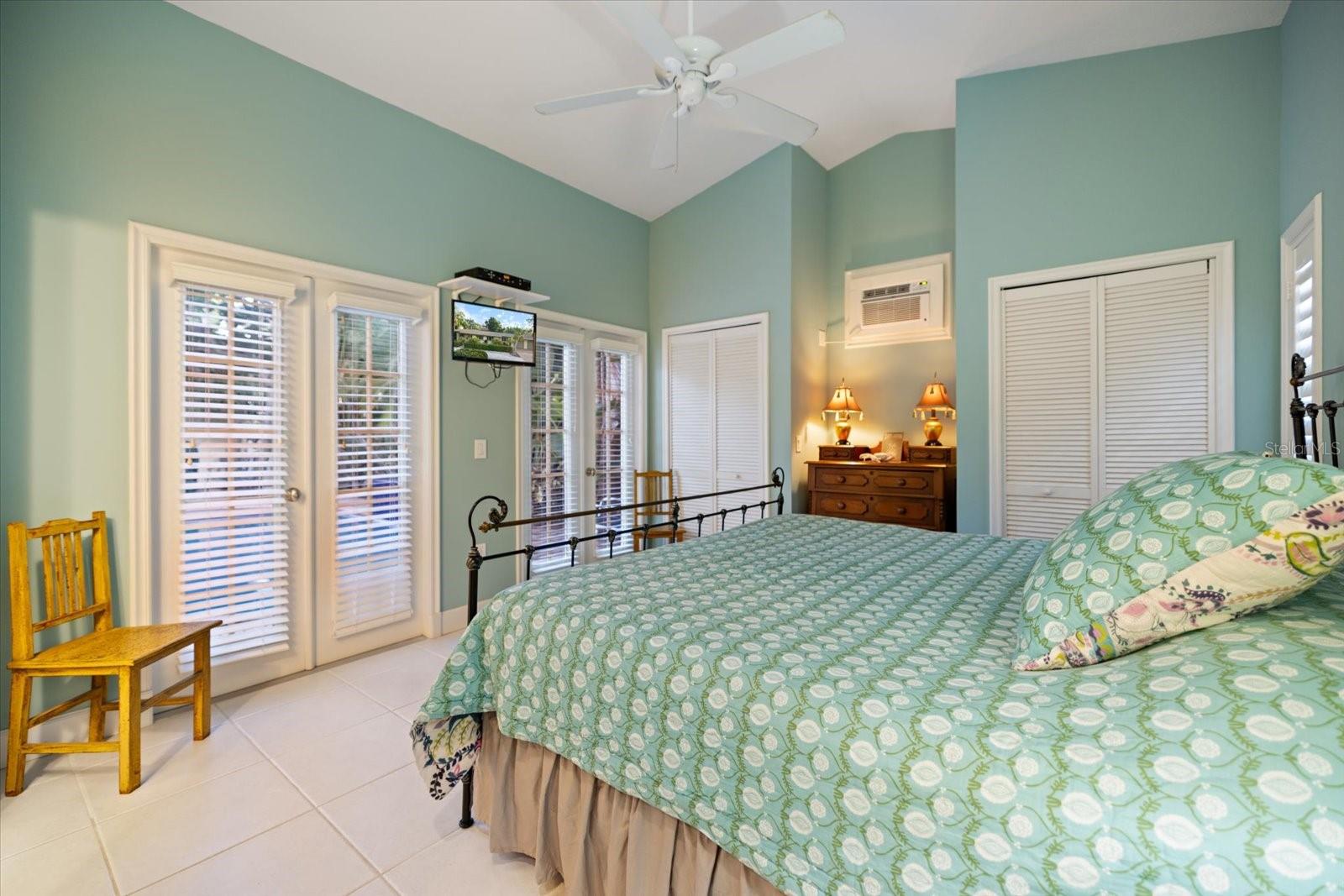 Image 32 of 47 For 601 Menendez Street