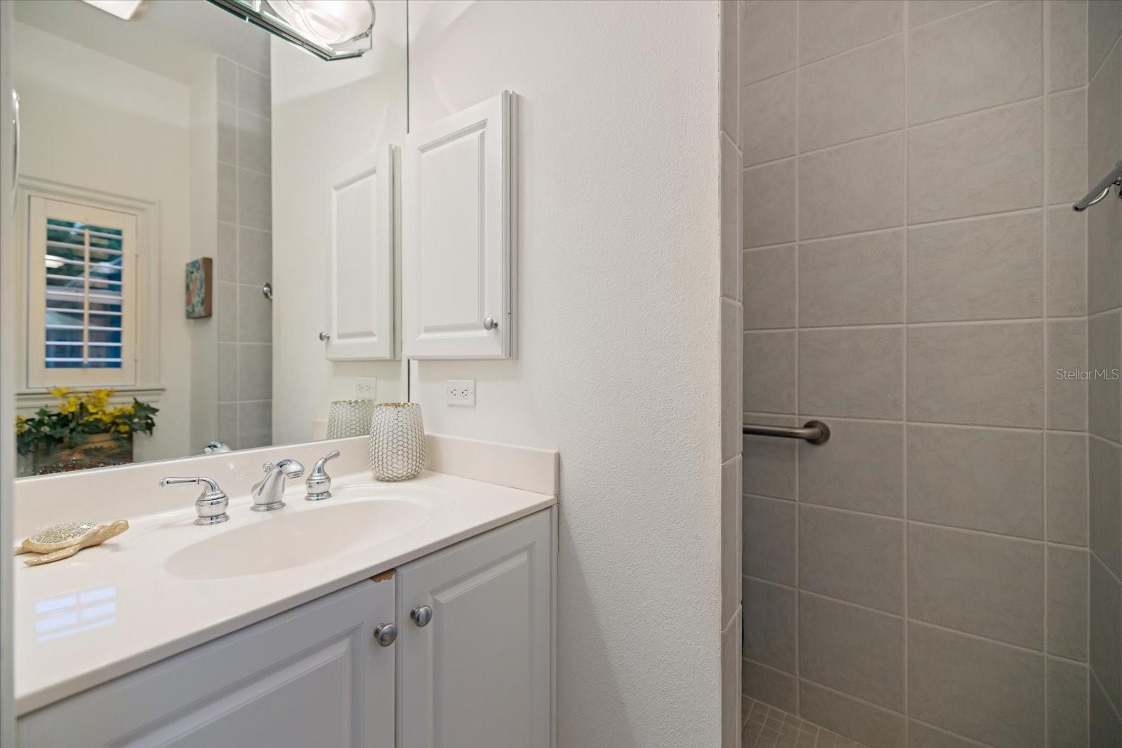 Image 34 of 47 For 601 Menendez Street