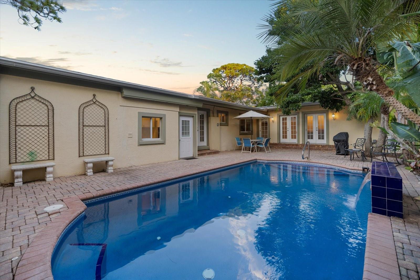 Image 37 of 47 For 601 Menendez Street