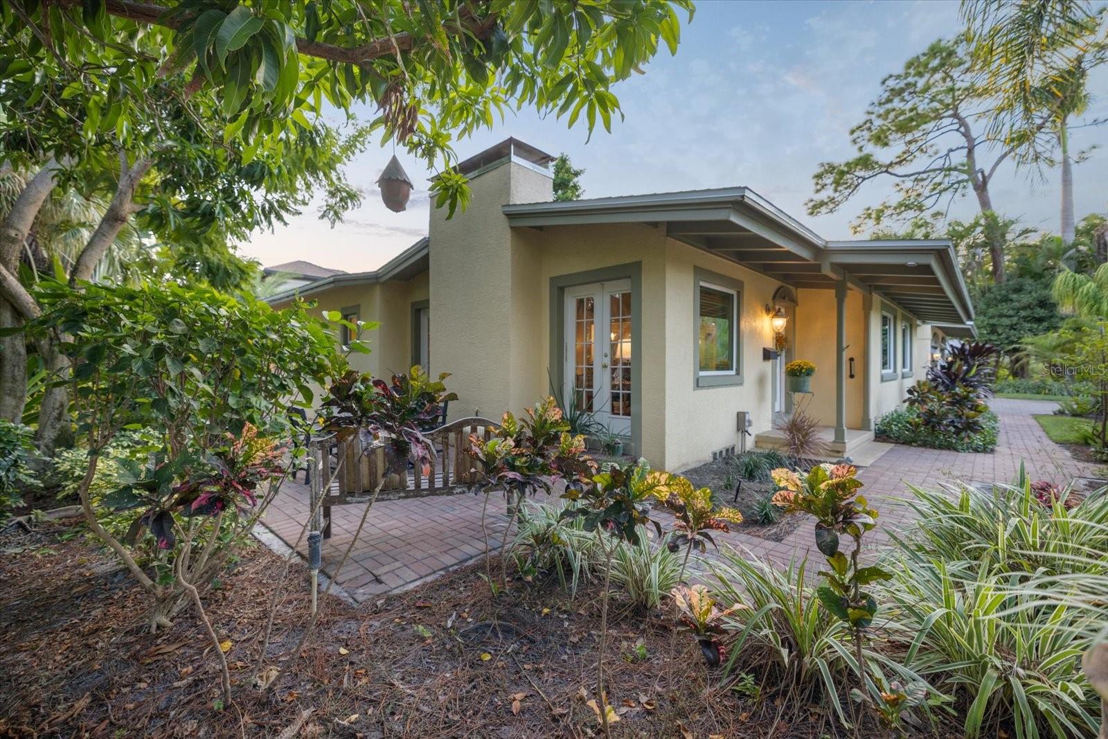 Image 40 of 47 For 601 Menendez Street