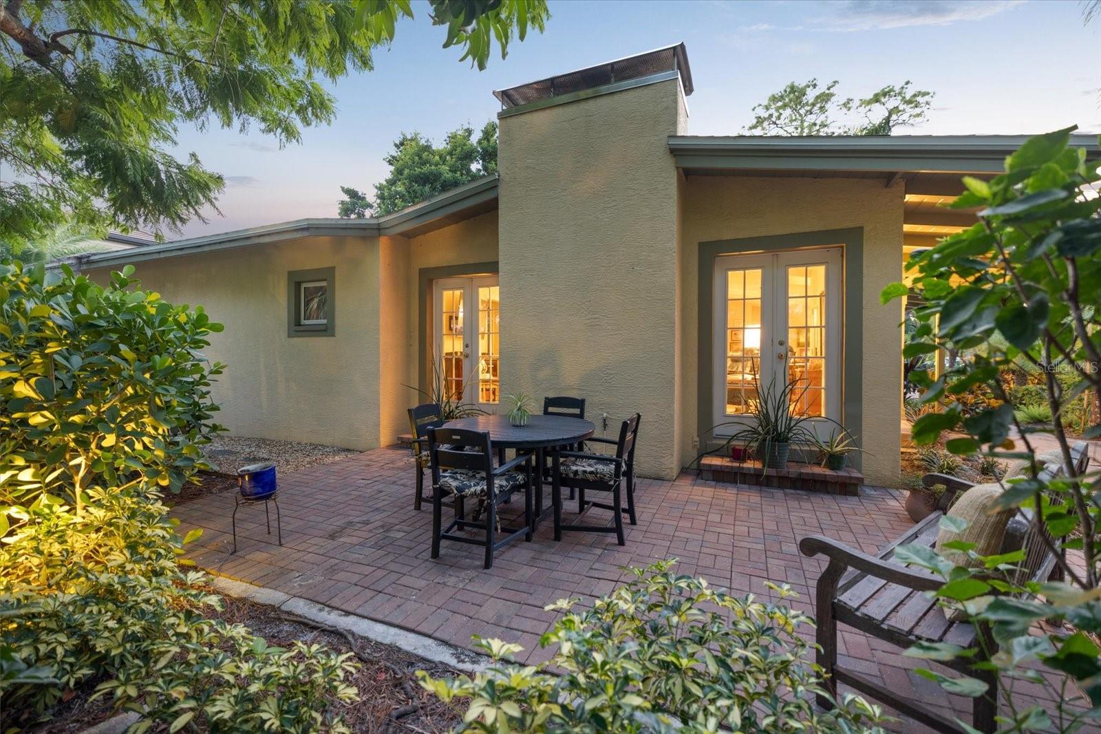 Image 42 of 47 For 601 Menendez Street