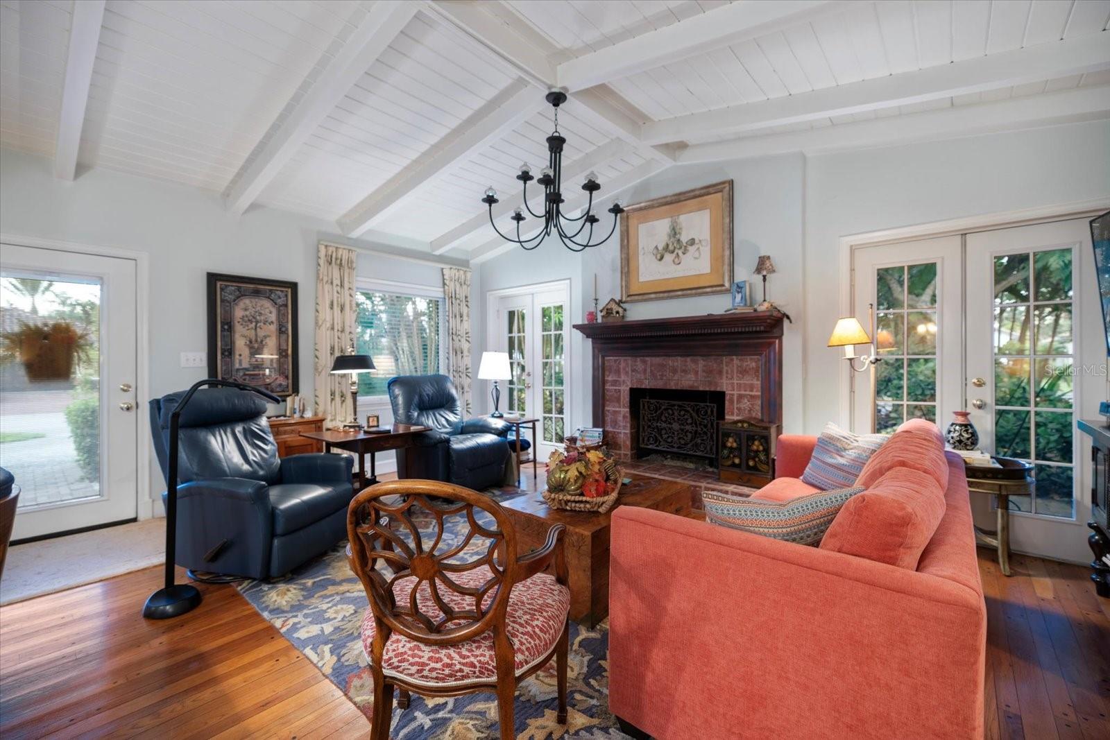 Image 9 of 47 For 601 Menendez Street