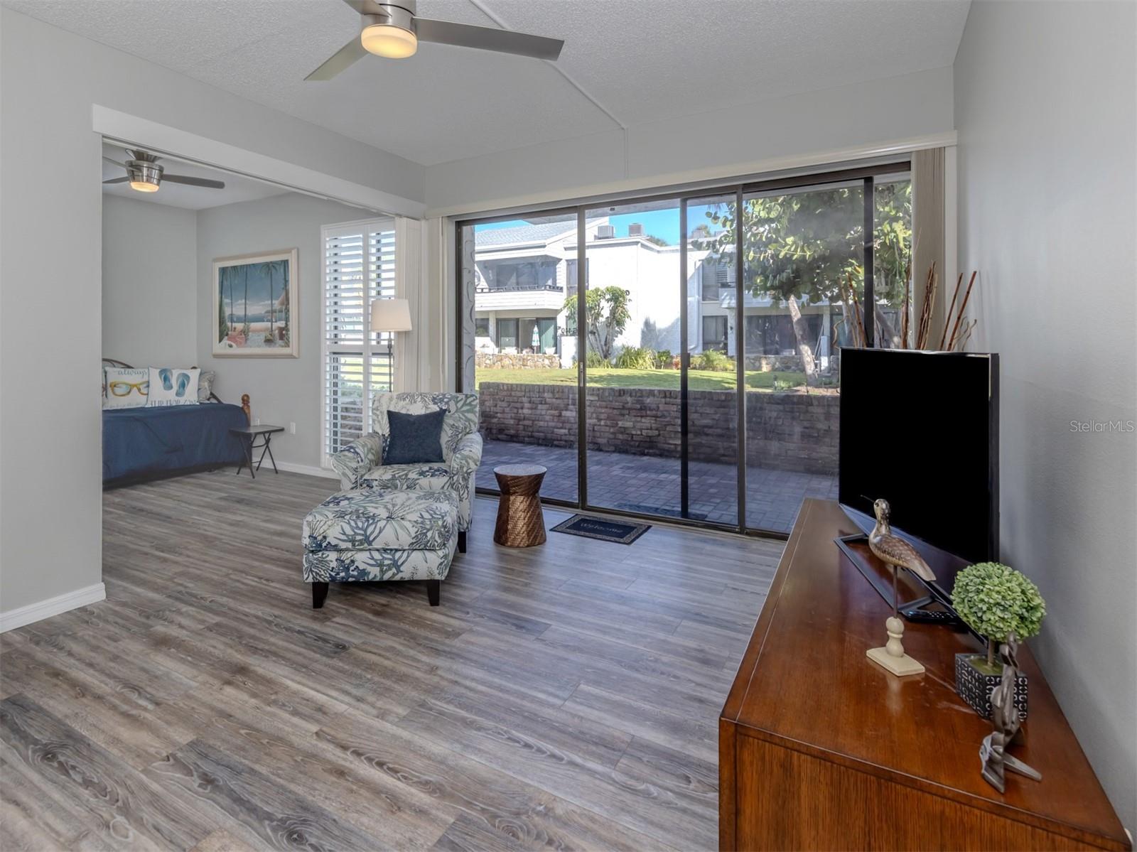 Image 12 of 60 For 1555 Tarpon Center Drive 140