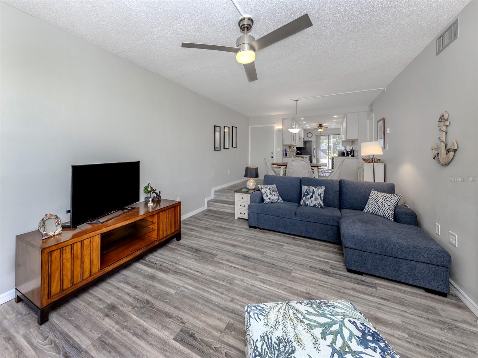 Image 15 of 60 For 1555 Tarpon Center Drive 140