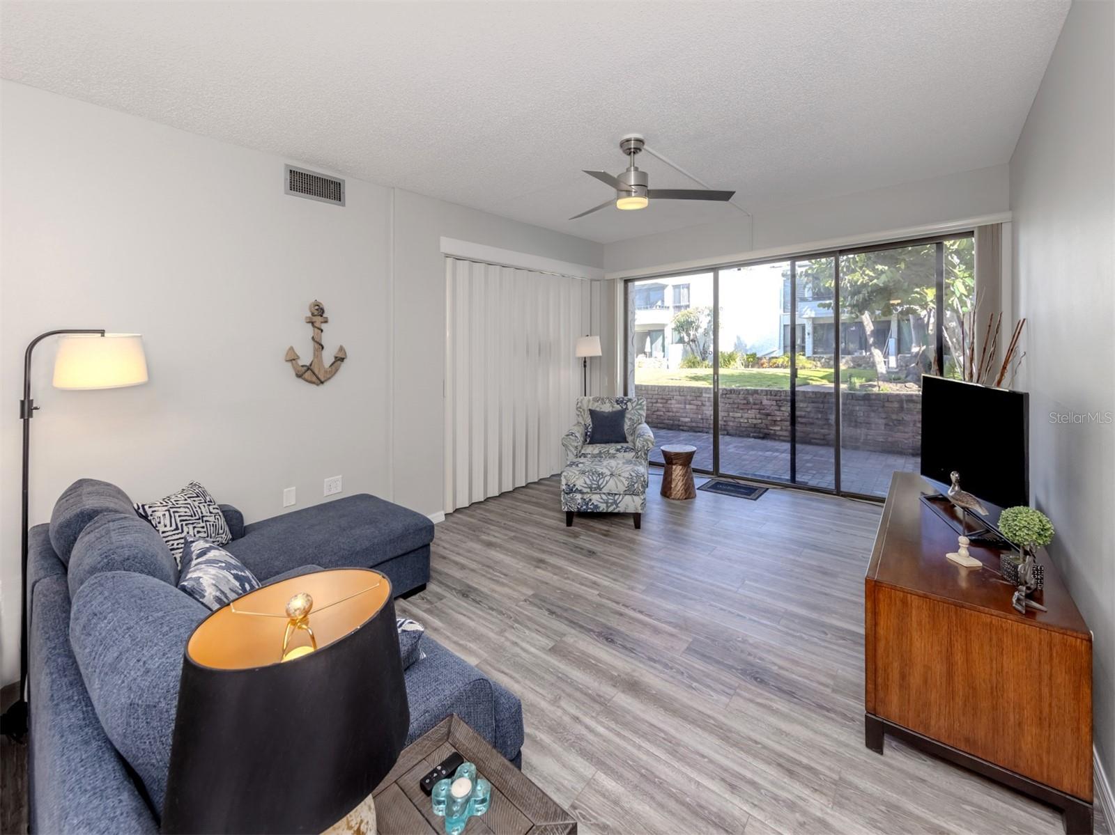 Image 16 of 60 For 1555 Tarpon Center Drive 140