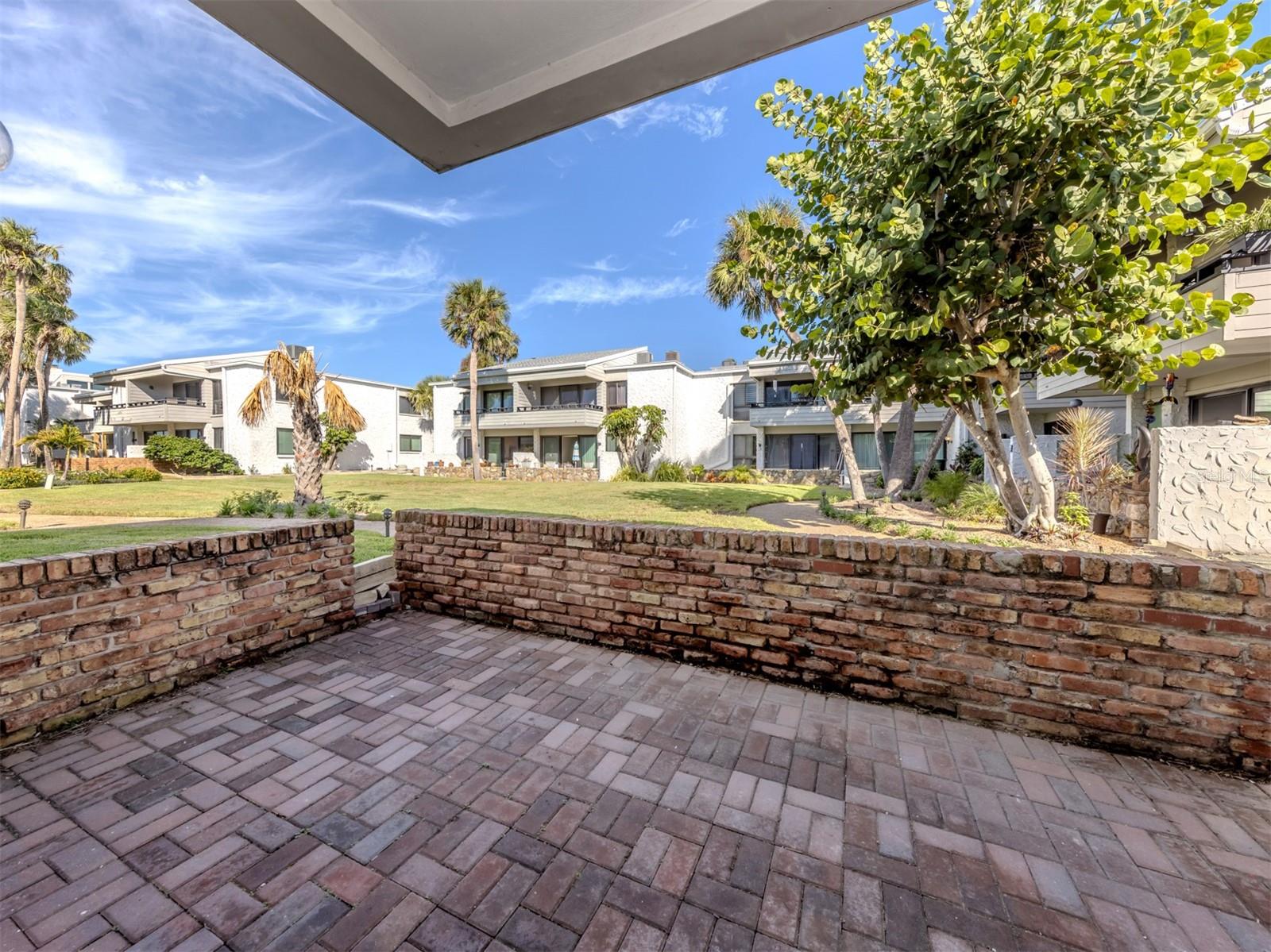 Image 25 of 60 For 1555 Tarpon Center Drive 140