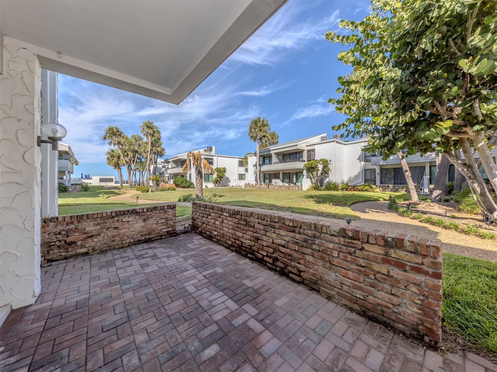 Image 26 of 60 For 1555 Tarpon Center Drive 140