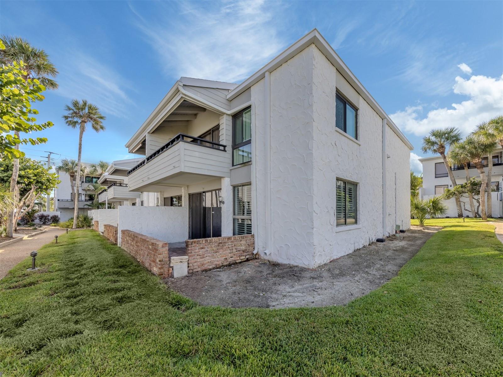 Image 28 of 60 For 1555 Tarpon Center Drive 140