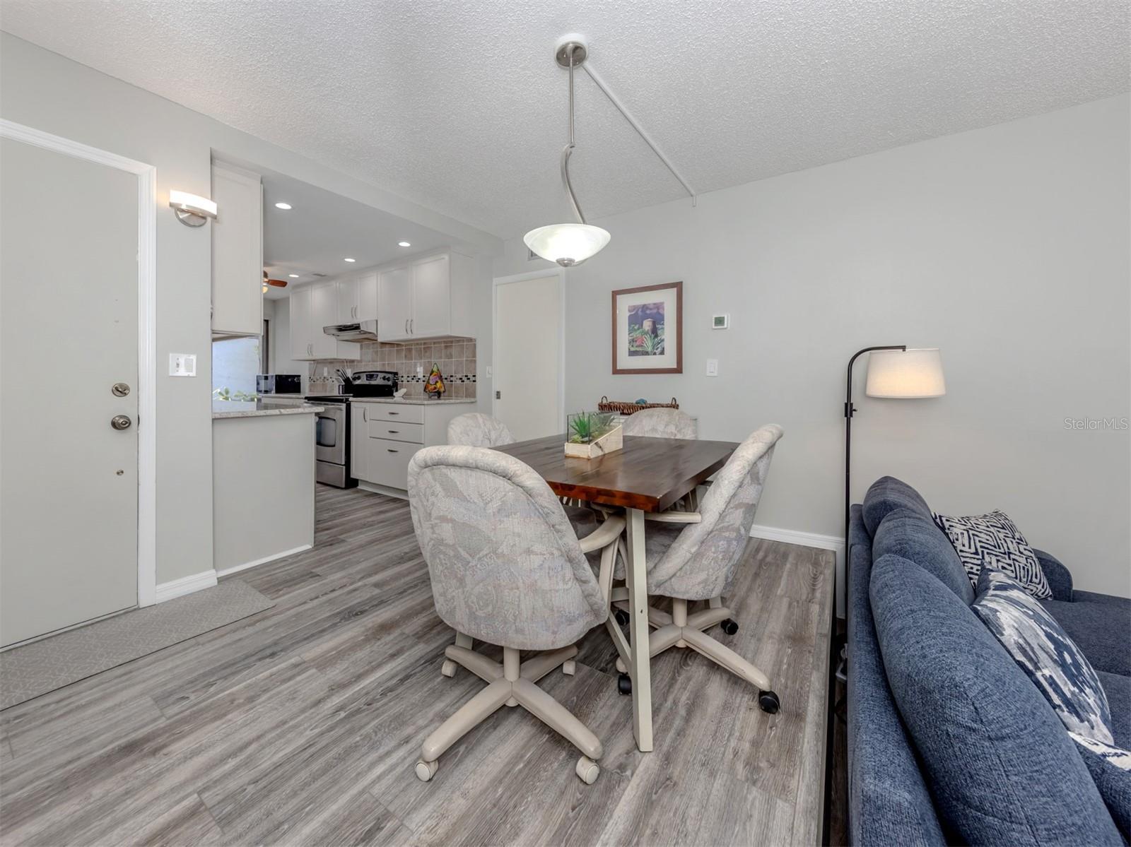 Image 3 of 60 For 1555 Tarpon Center Drive 140