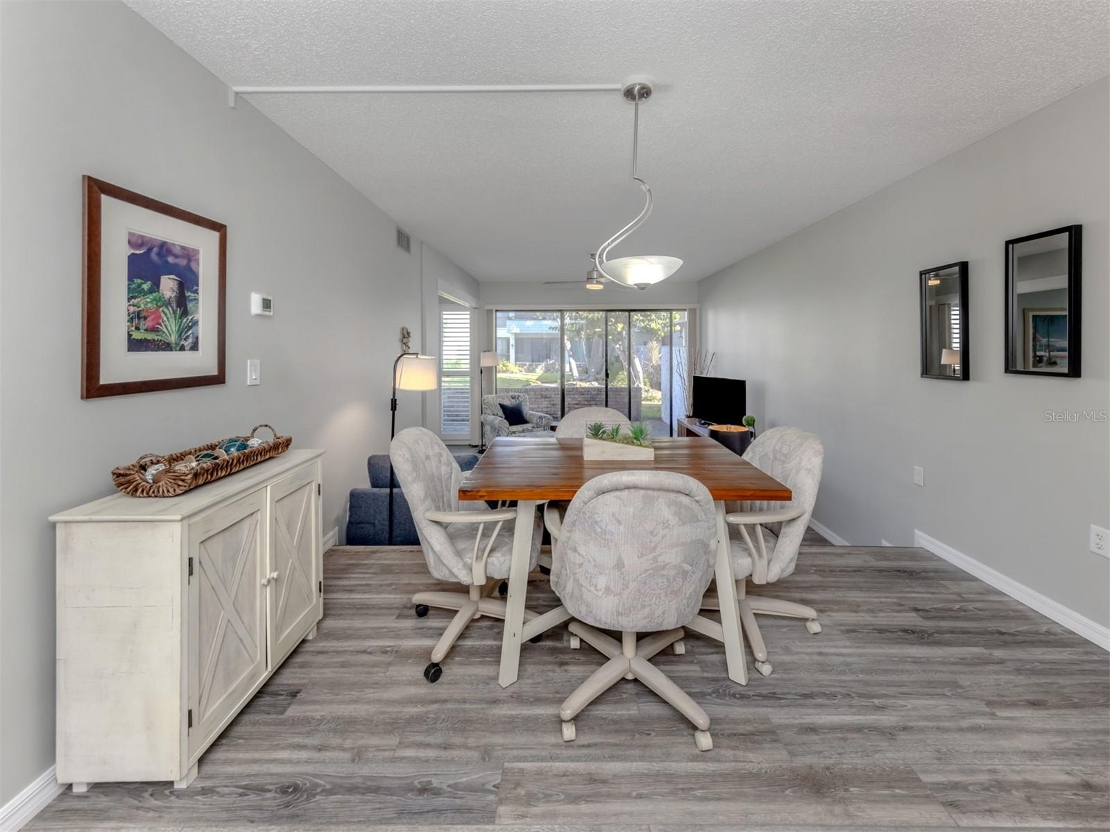 Image 5 of 60 For 1555 Tarpon Center Drive 140