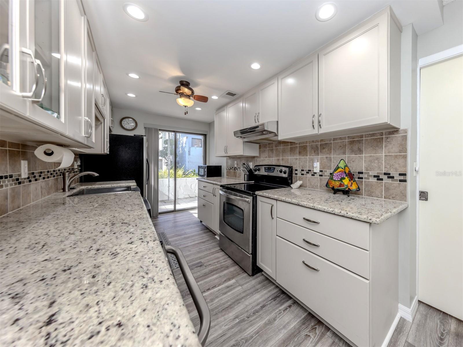 Image 7 of 60 For 1555 Tarpon Center Drive 140