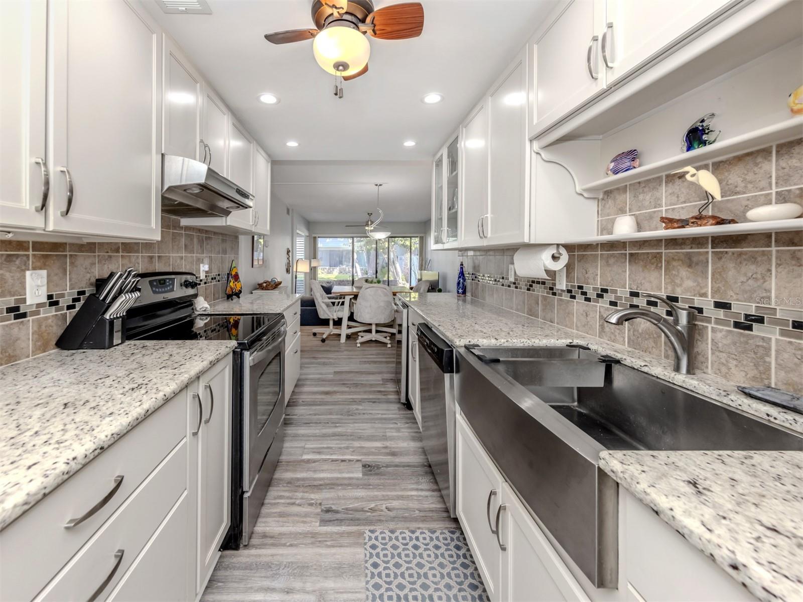 Image 8 of 60 For 1555 Tarpon Center Drive 140