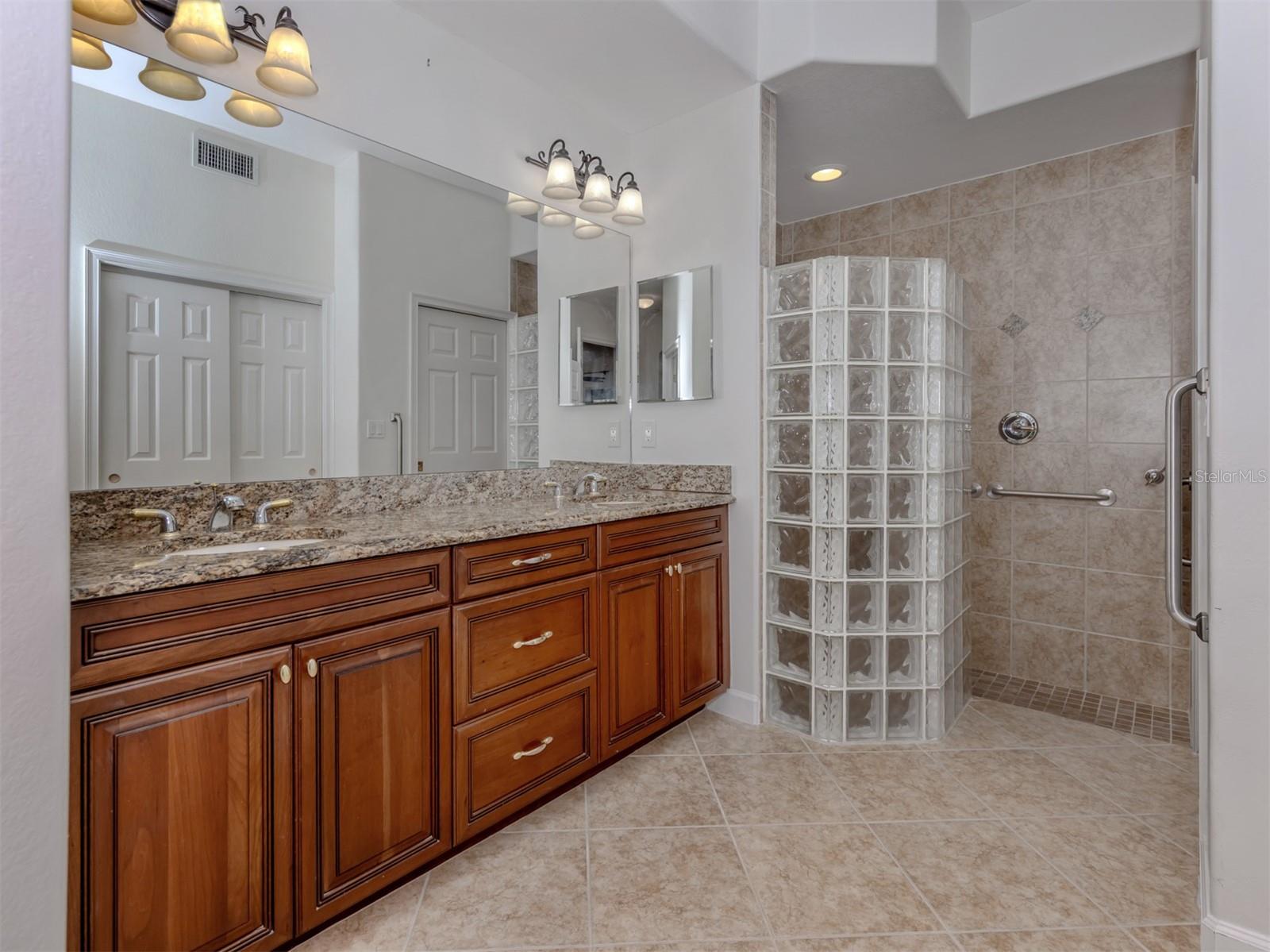 Image 20 of 55 For 122 Bella Vista Terrace 8a