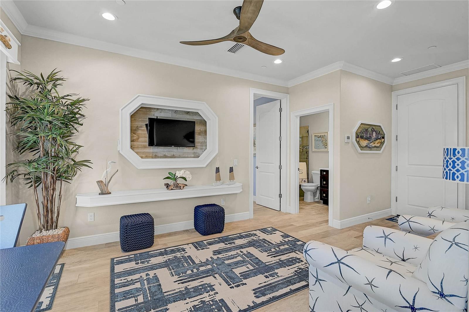 Image 10 of 85 For 205 Venice Avenue