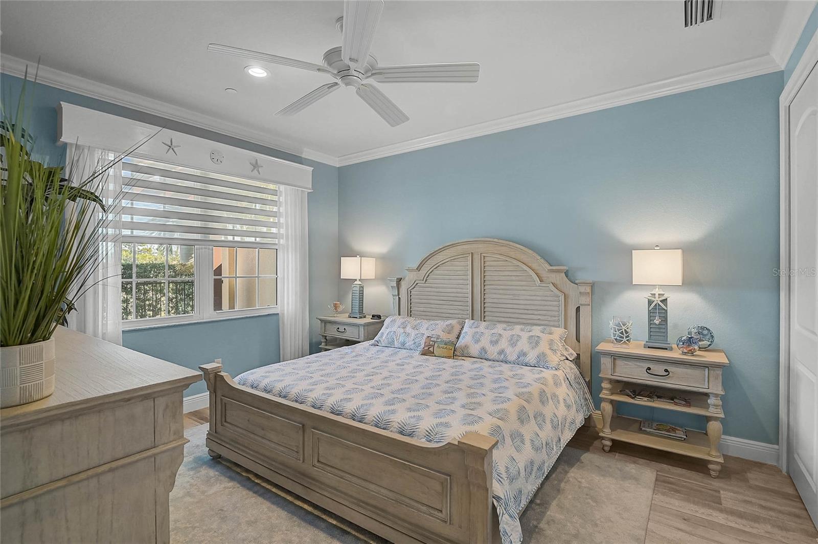 Image 11 of 85 For 205 Venice Avenue