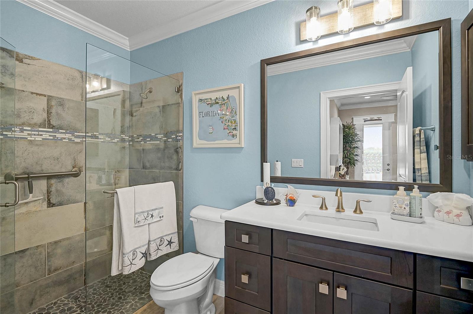 Image 13 of 85 For 205 Venice Avenue