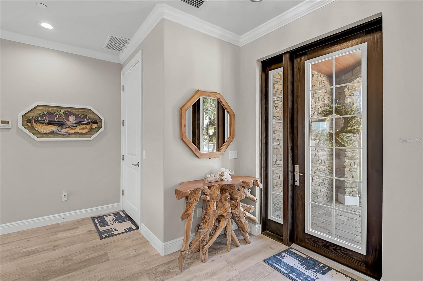 Image 14 of 85 For 205 Venice Avenue