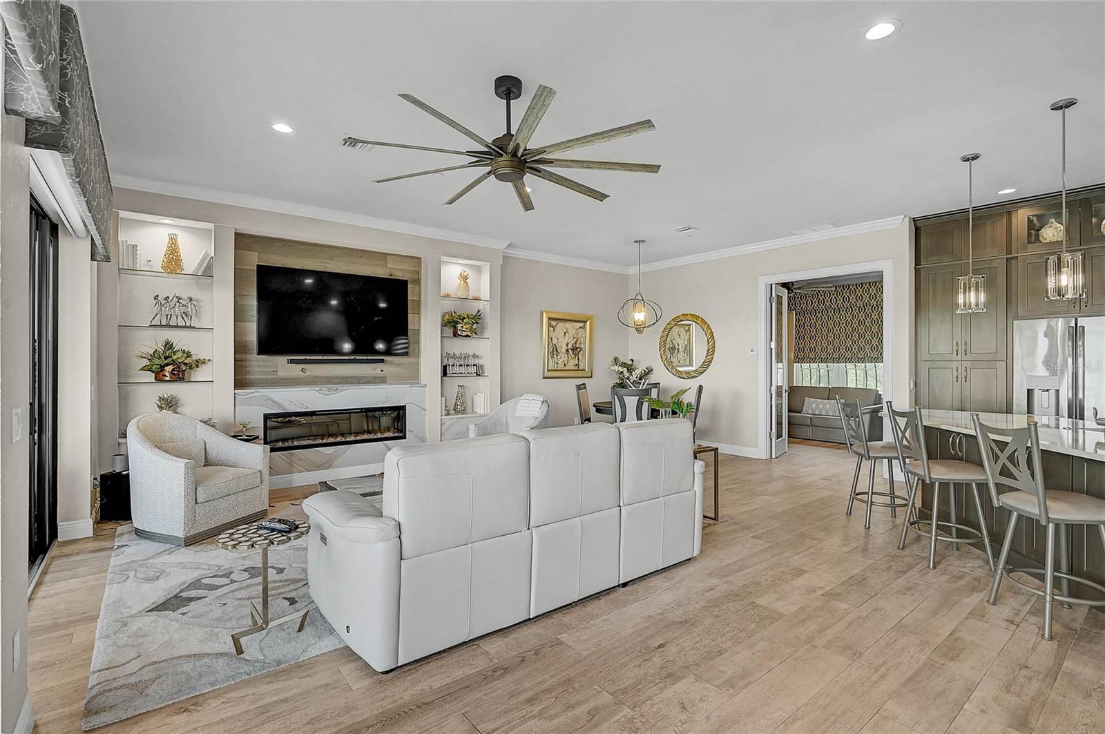 Image 16 of 85 For 205 Venice Avenue