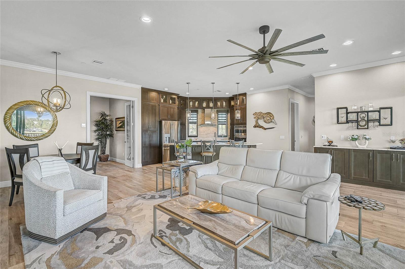 Image 17 of 85 For 205 Venice Avenue