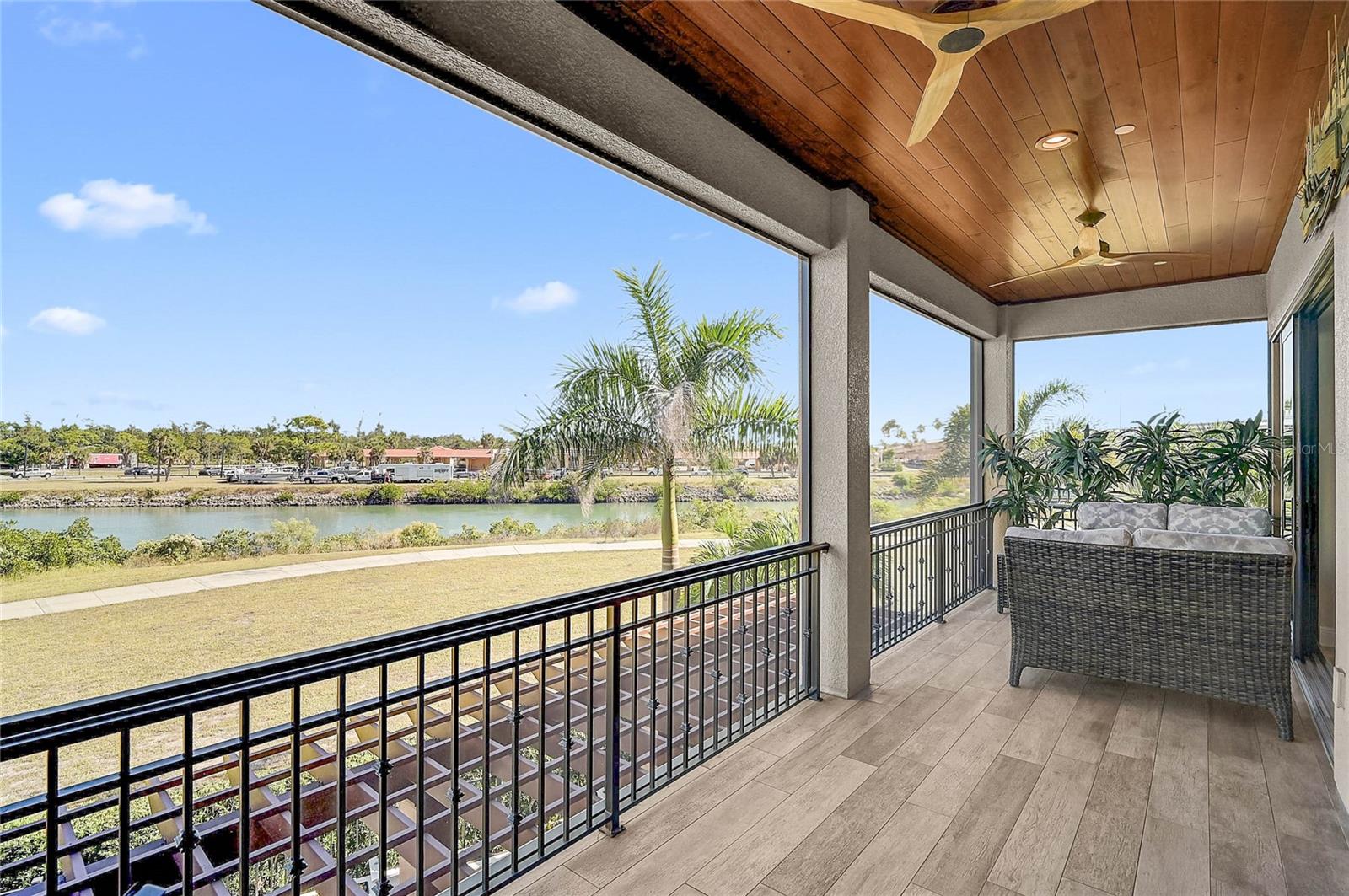 Image 22 of 85 For 205 Venice Avenue