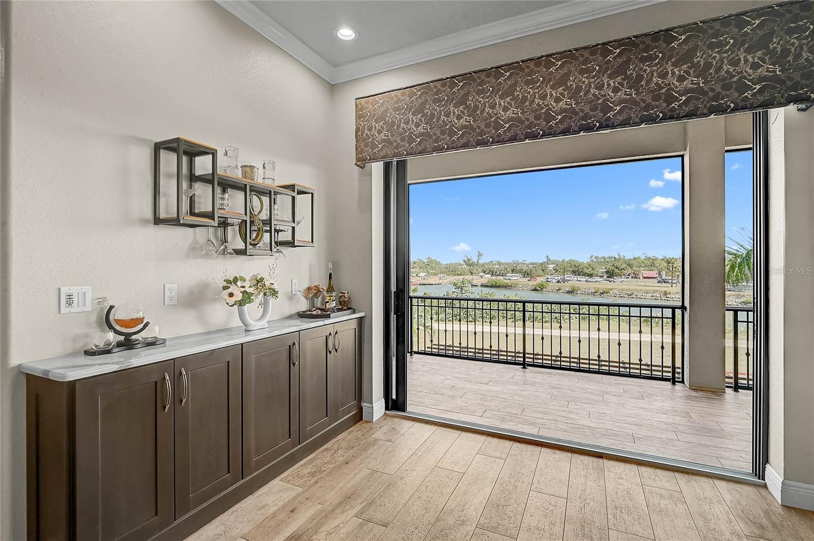 Image 25 of 85 For 205 Venice Avenue