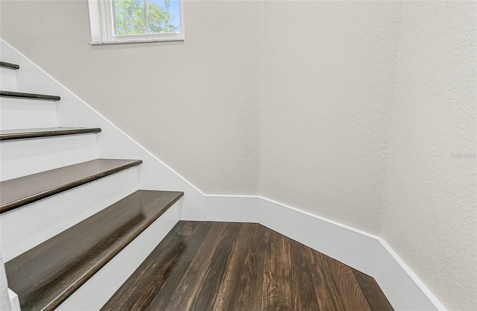 Image 36 of 85 For 205 Venice Avenue