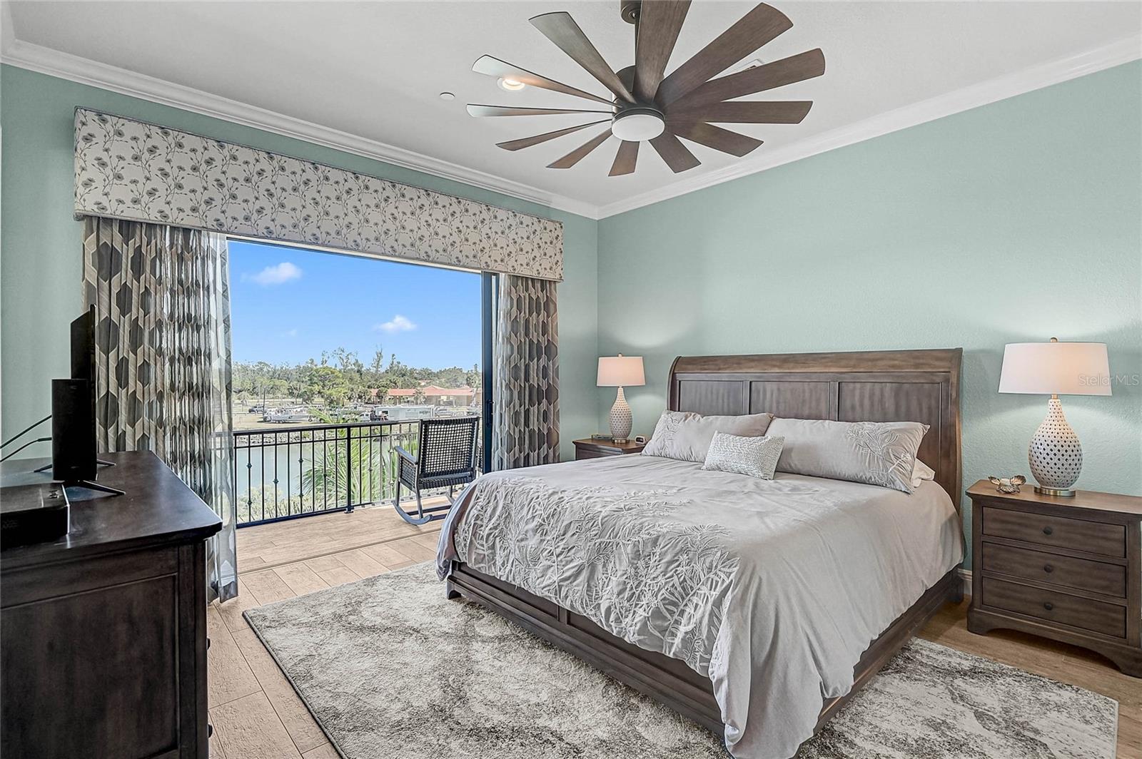 Image 37 of 85 For 205 Venice Avenue