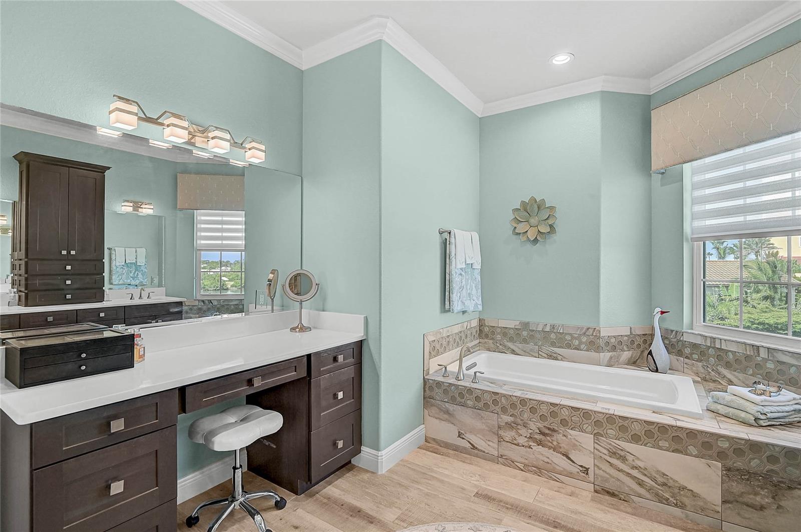 Image 40 of 85 For 205 Venice Avenue