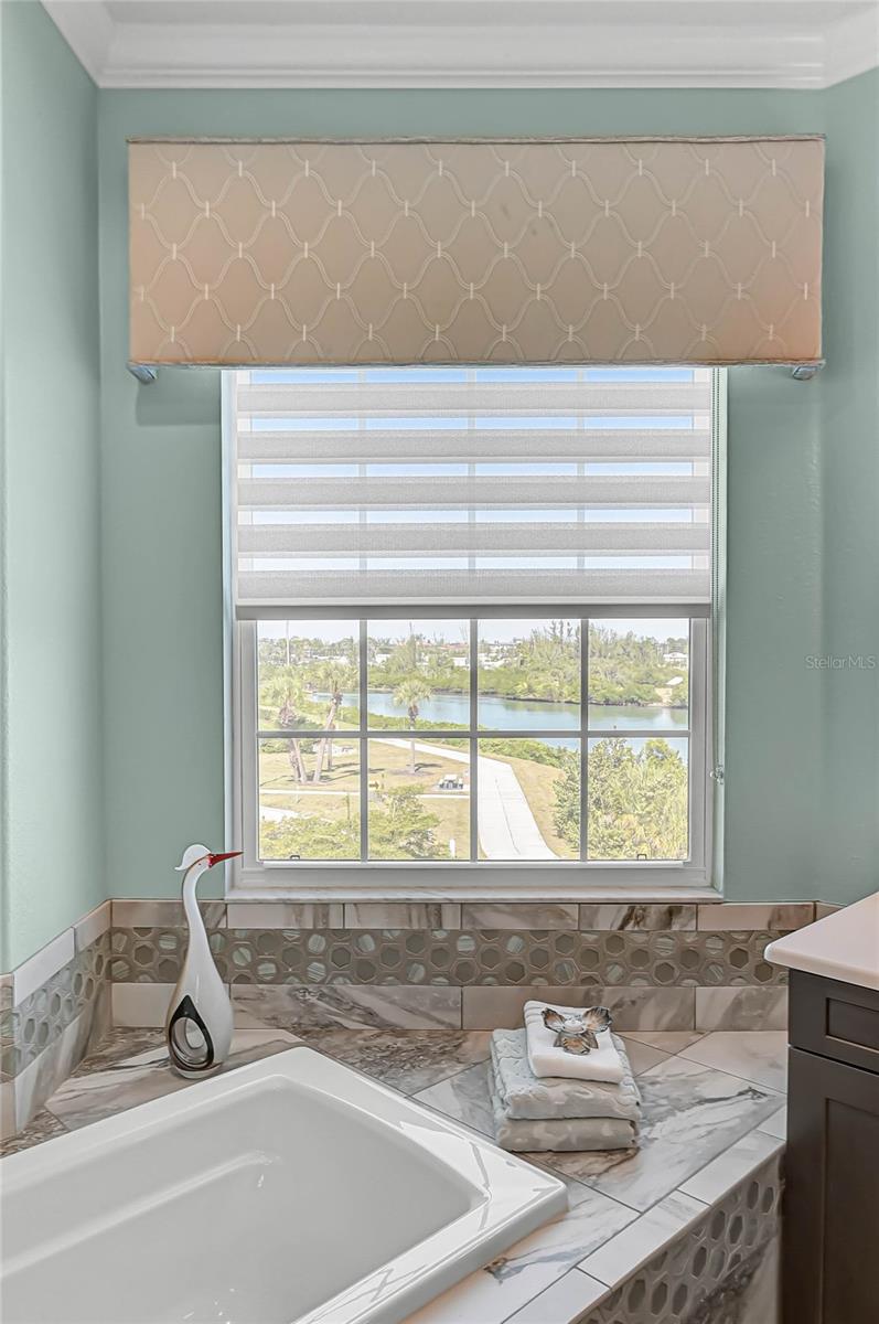 Image 41 of 85 For 205 Venice Avenue