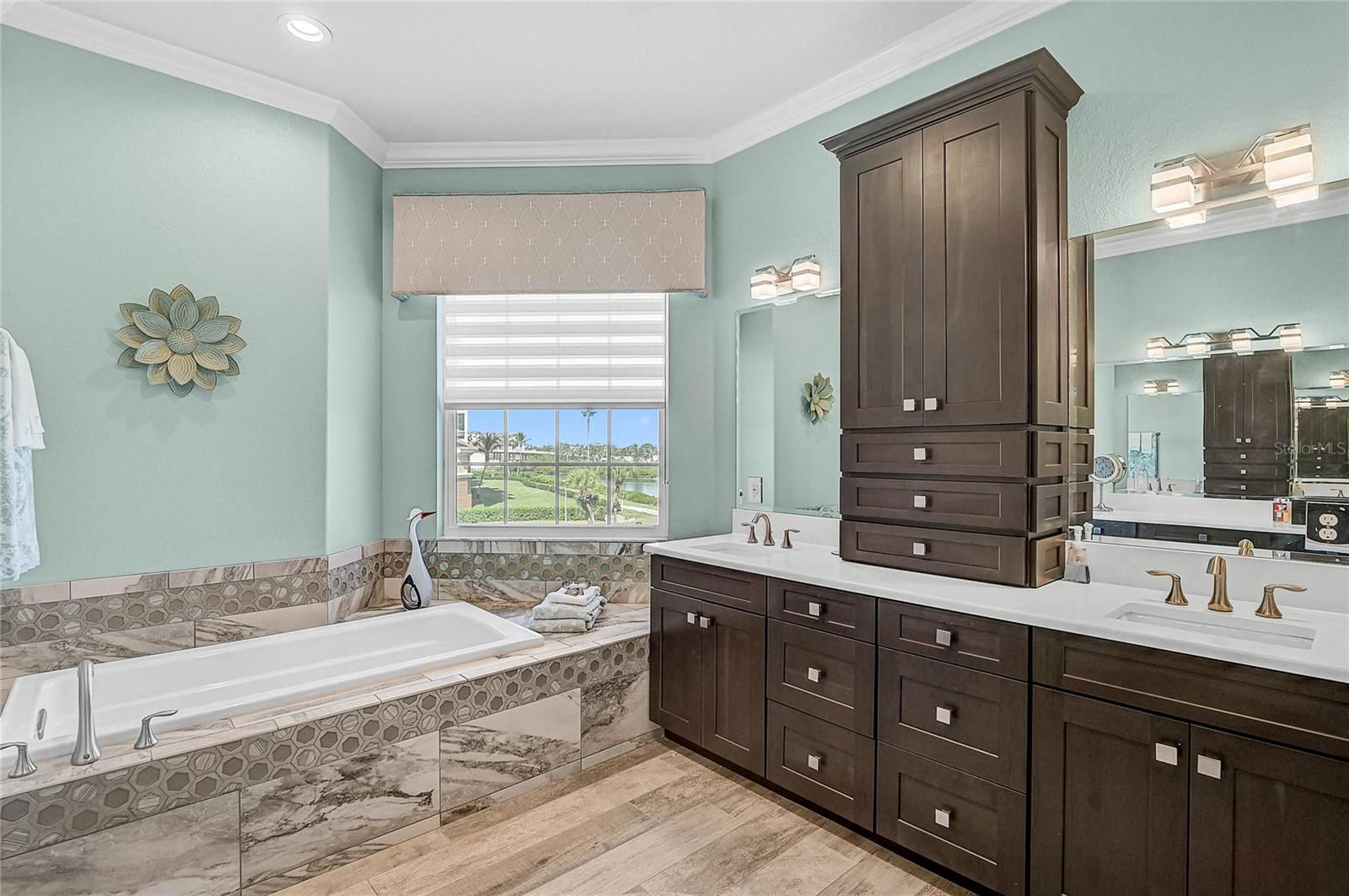 Image 42 of 85 For 205 Venice Avenue