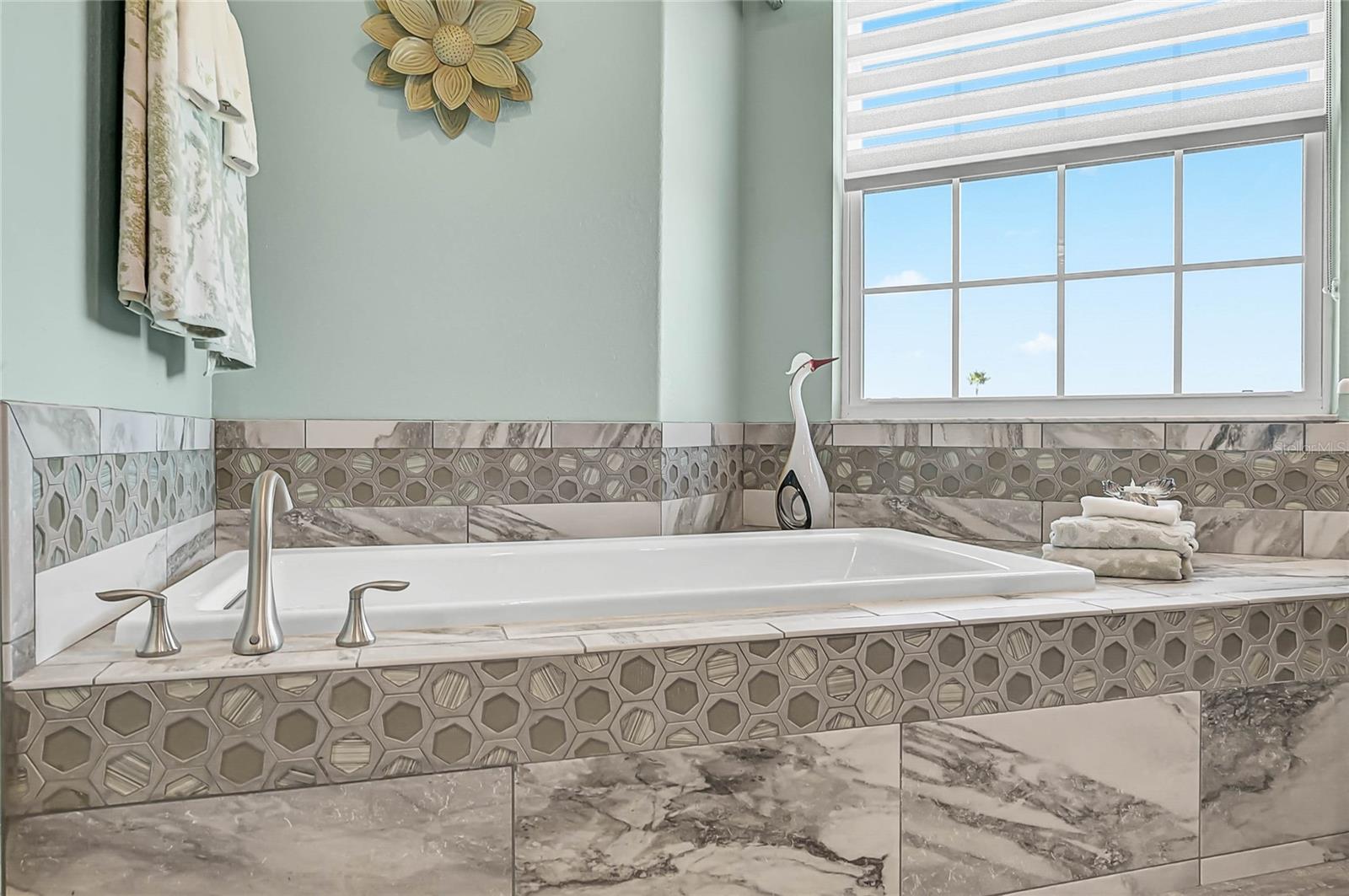 Image 43 of 85 For 205 Venice Avenue