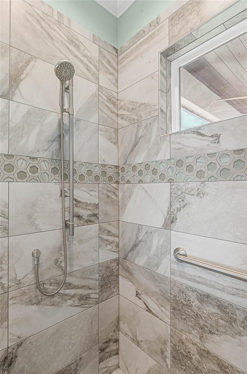 Image 46 of 85 For 205 Venice Avenue