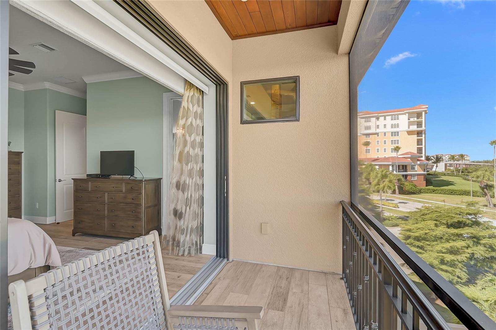 Image 49 of 85 For 205 Venice Avenue