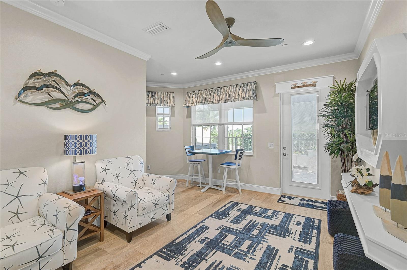 Image 5 of 85 For 205 Venice Avenue