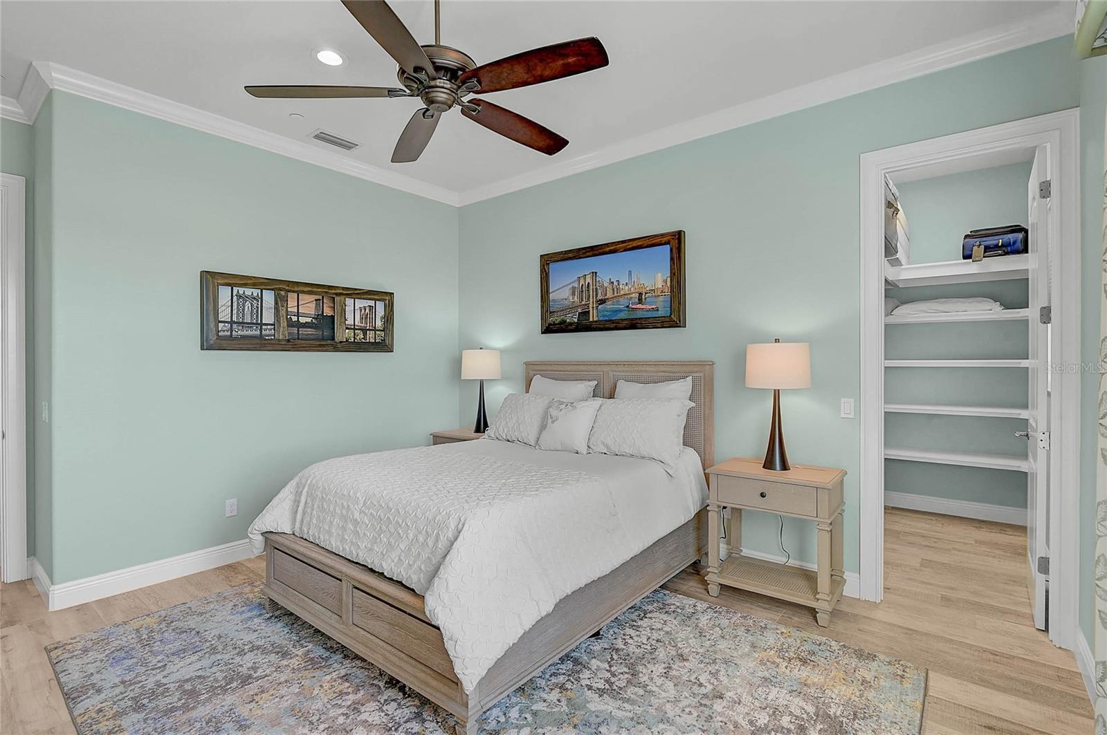 Image 54 of 85 For 205 Venice Avenue