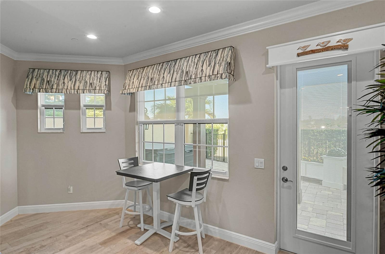 Image 6 of 85 For 205 Venice Avenue