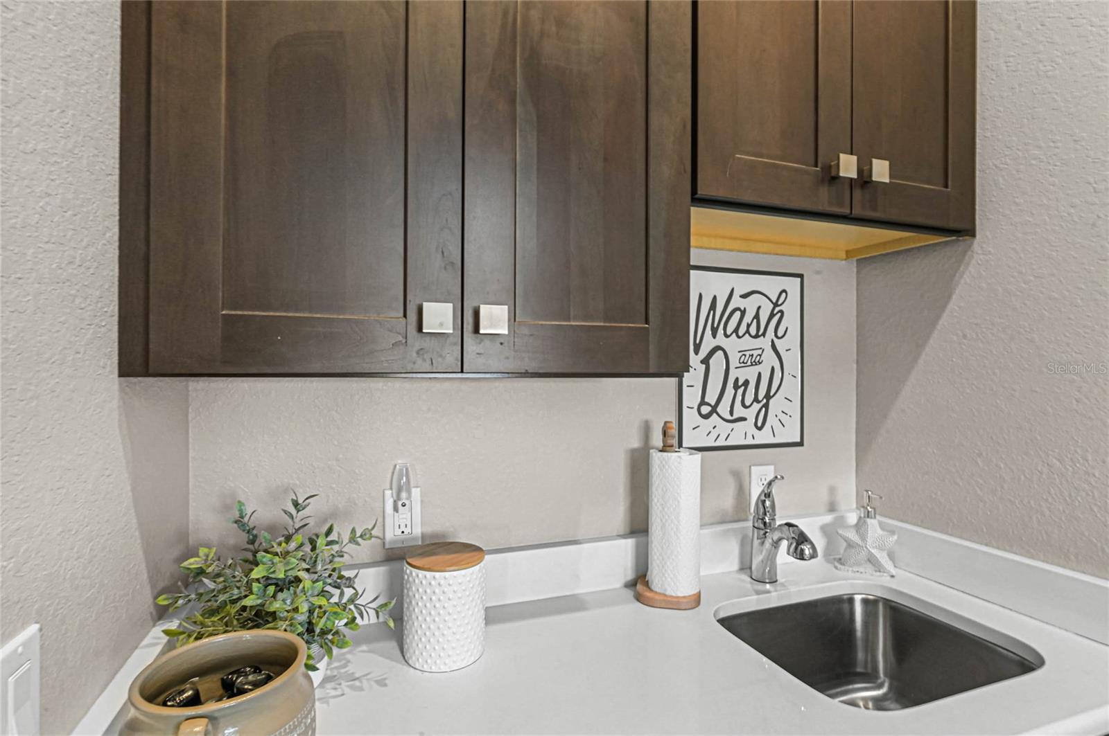 Image 60 of 85 For 205 Venice Avenue