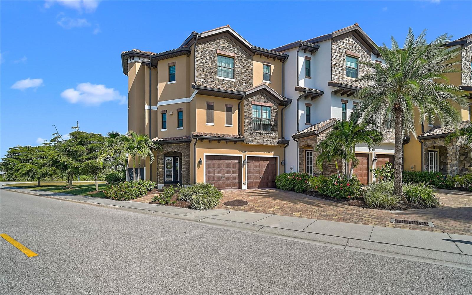 Image 71 of 85 For 205 Venice Avenue